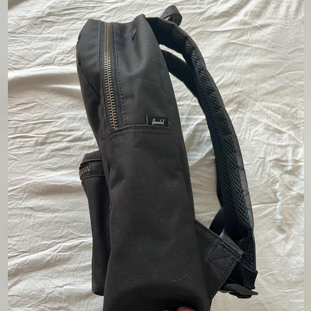 ❗️SOLD❗️Herschel large backpack - Picture 4 of 9